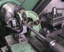 Screw cutting a square thread