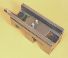 Toolmakers vice, longer jaw keep plate fitted