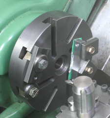 Four Jaw Chuck Alternative Using